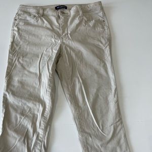 Bandolino crop pants, size 6, inseam 22, mid rise, color stone